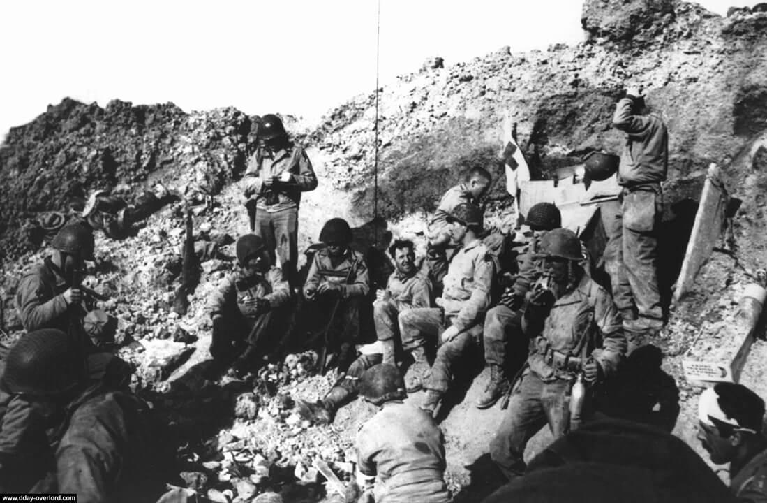Photographie soldats americains a la pointe du hoc